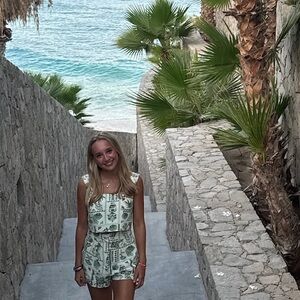 Meet your Posher, Madison